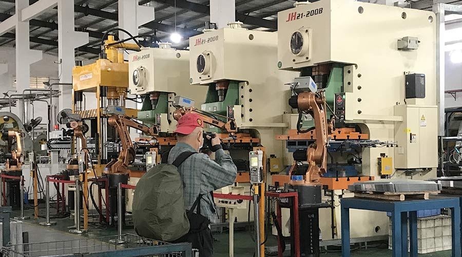 江門市攝影協(xié)會(huì)蒞臨金環(huán)電器拍攝交流  用鏡頭見證實(shí)力！