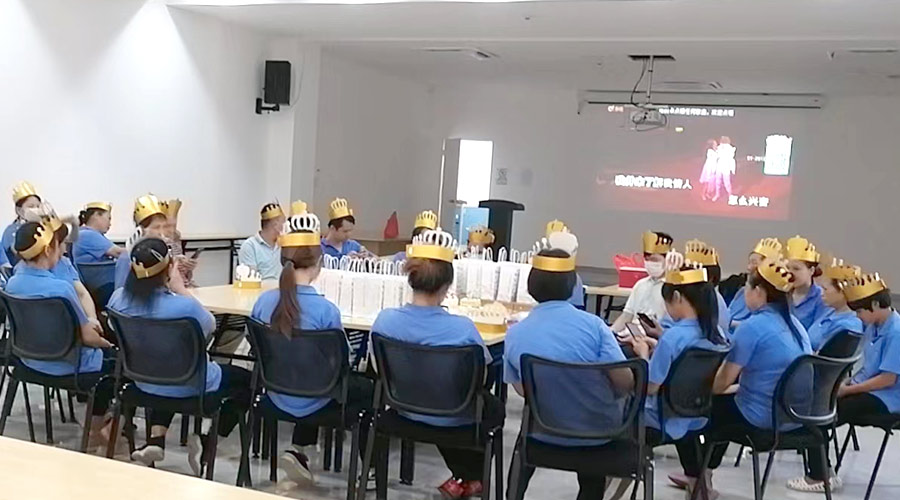 歡聚一堂 溫暖相伴！金環(huán)電器舉辦9月員工生日會