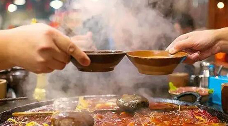 冬天火鍋團(tuán)建引來一身火鍋味  衣物烘干機(jī)化解職場尷尬！