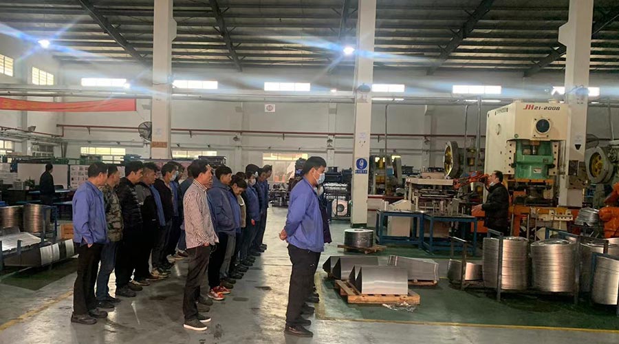 意氣奮發(fā)！金環(huán)電器沖壓車間組織人員開展例行早會